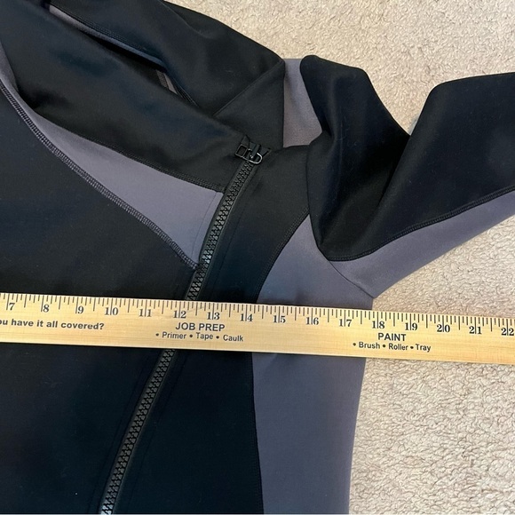 CAbi Dash Jacket Black Dark Gray Asymmetrical Zipper Side Pockets Size Medium - Picture 10 of 11